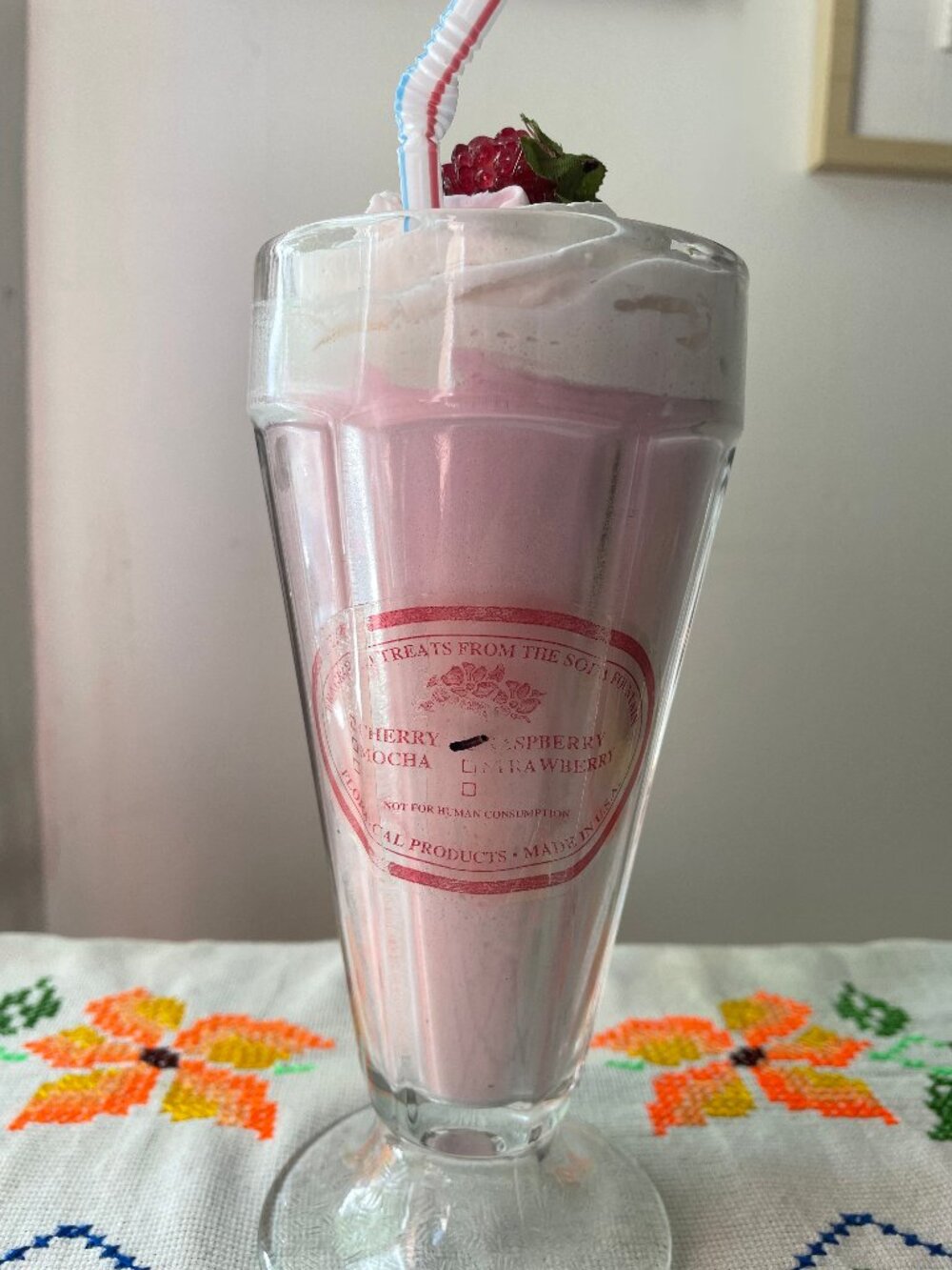 Vintage Scented Raspberry Milkshake - Picture 3 of 4